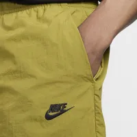 Nike Tech чоловічі Woven Taper Leg Pants колір зелений