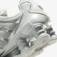 Nike Shox TL жіноча Кросівки with Reflective Accents колір сірий