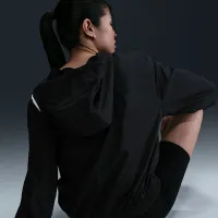 Nike Sportswear Classic женская Loose UV Protection Full-Zip Logo Куртка цвет черный
