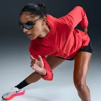 Nike Swift жіноча Repel Packable Running Куртка колір червоний
