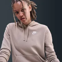 Nike Sportswear Club Fleece женская Pullover Толстовка с капюшоном цвет коричневый