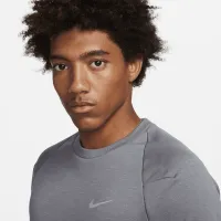 Nike Element мужские Therma-FIT Repel Running Crew цвет серый