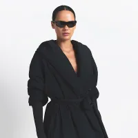 NikeSKIMS Woven Nylon женская Wrap Coat цвет черный