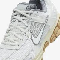 Nike Zoom Vomero 5 жіноча Кросівки колір білий