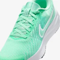 Nike Run Defy женская Road Running Кроссовки цвет зеленый