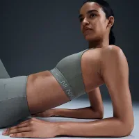 Nike Indy Light Support женская Padded Adjustable Sports Bra цвет зеленый