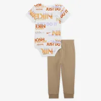 Nike Sportswear Playful Exploration Baby (12-24M) Printed Bodysuit and Pants комплект колір коричневий