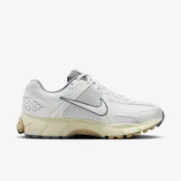 Nike Zoom Vomero 5 жіноча Кросівки колір білий