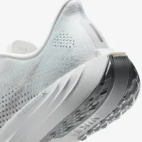 Nike Pegasus Plus жіноча Road Running Кросівки колір білий