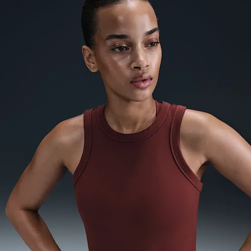 Nike One Fitted жіноча Dri-FIT Cropped Tank Top колір червоний