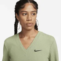 Nike Sportswear женская Ribbed Jersey Long-Sleeve V-Neck Top цвет зеленый