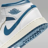 Nike Air Jordan 1 Mid SE Big дитячі Кросівки колір білий