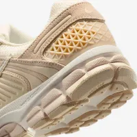 Nike Zoom Vomero 5 жіноча Shoe колір коричневий
